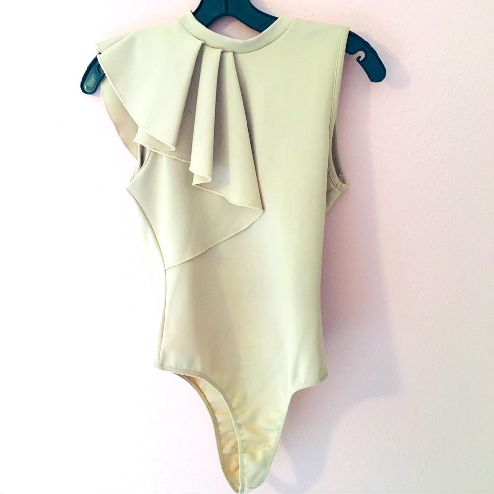 Akira nude bodysuit w ruffles